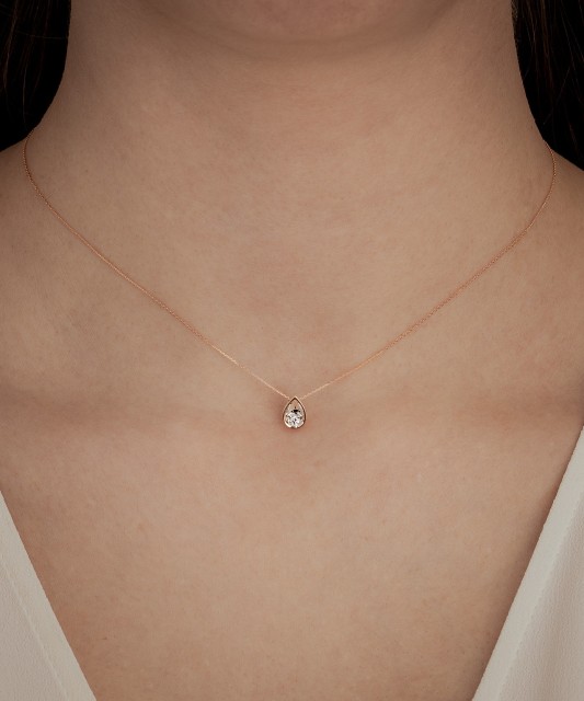 Zelta ķēdīte ar briljanta piekariņu