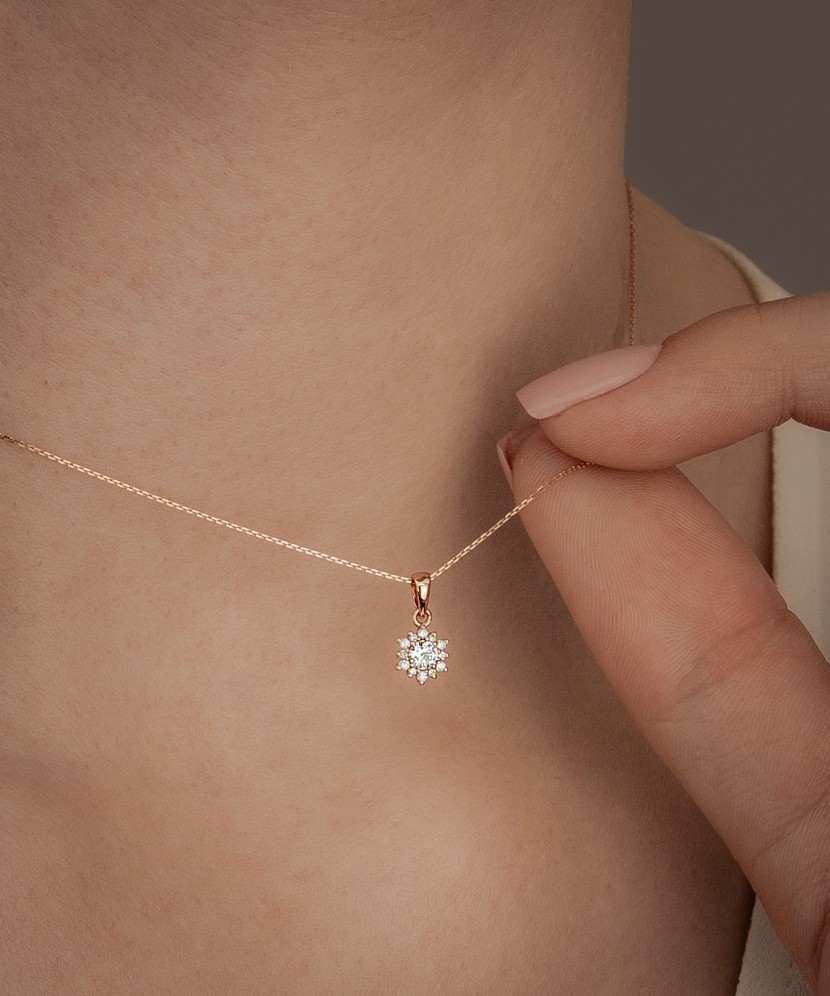 Zelta ķēdīte ar briljanta piekariņu