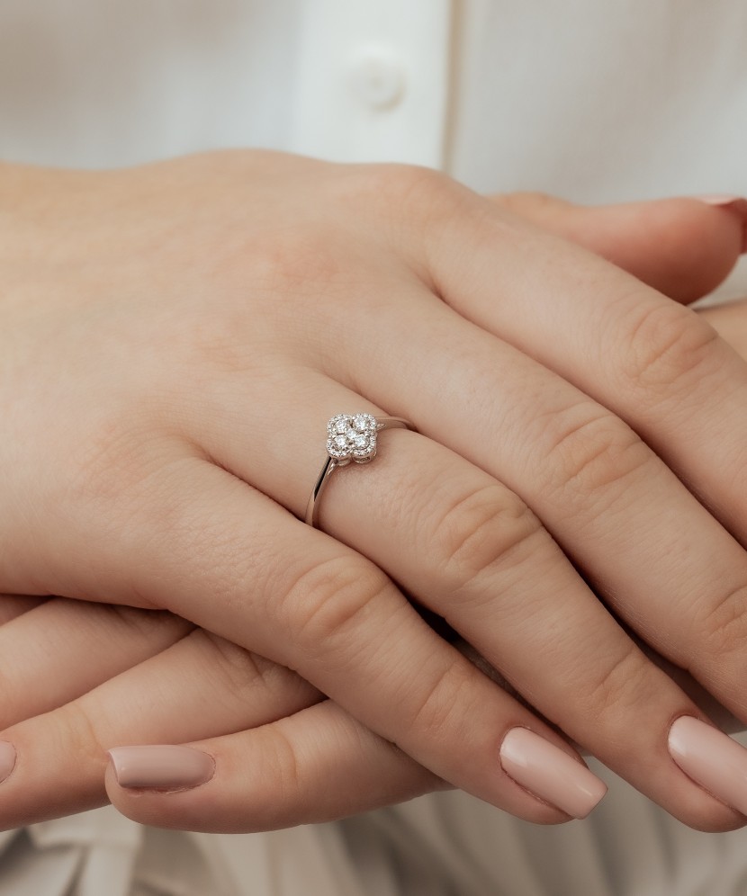 Baltā zelta gredzens ar dimantiem