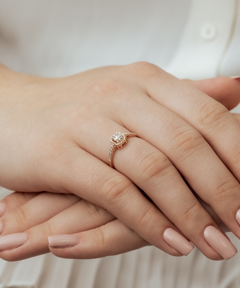 Zelta gredzens ar dimantiem