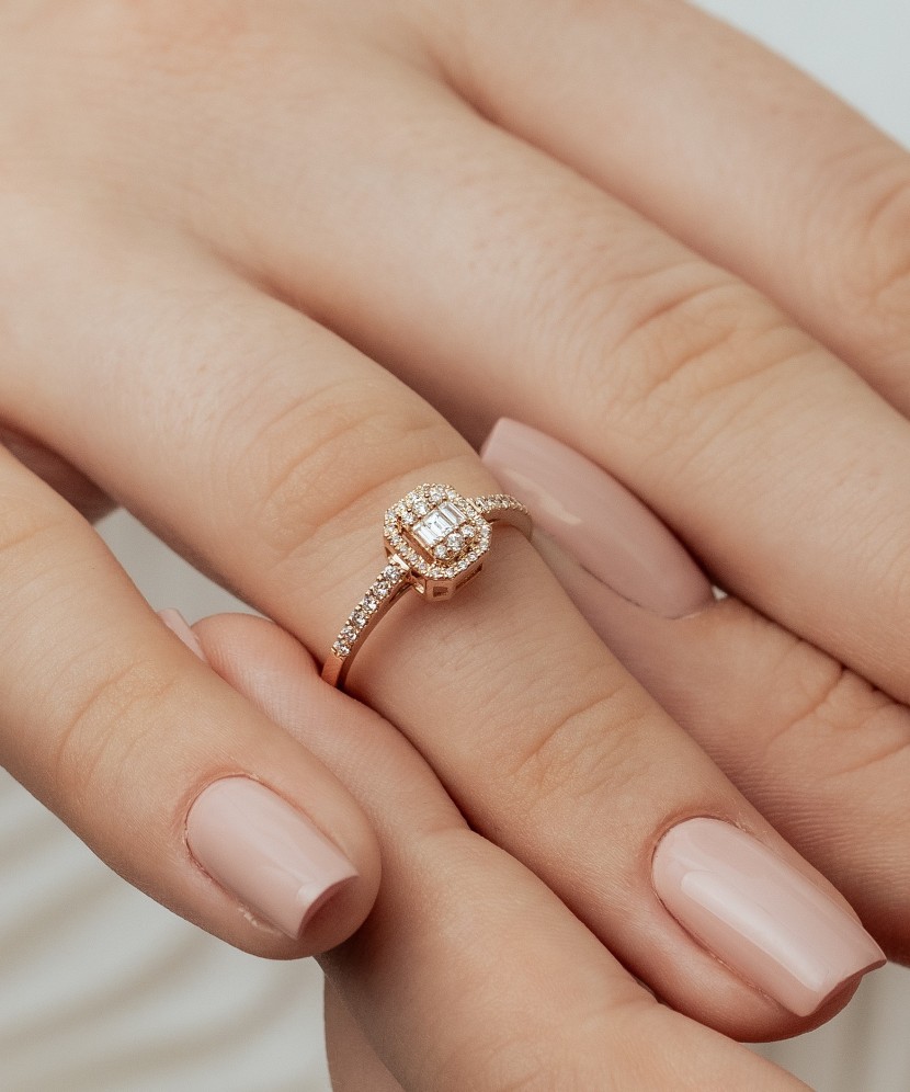 Zelta gredzens ar dimantiem