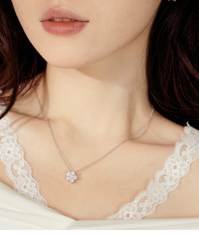 Sudraba ķēdīte ar cirkonija piekariņu