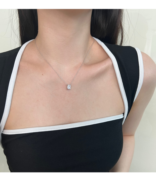 Серебряная цепочка с подвеской из циркона