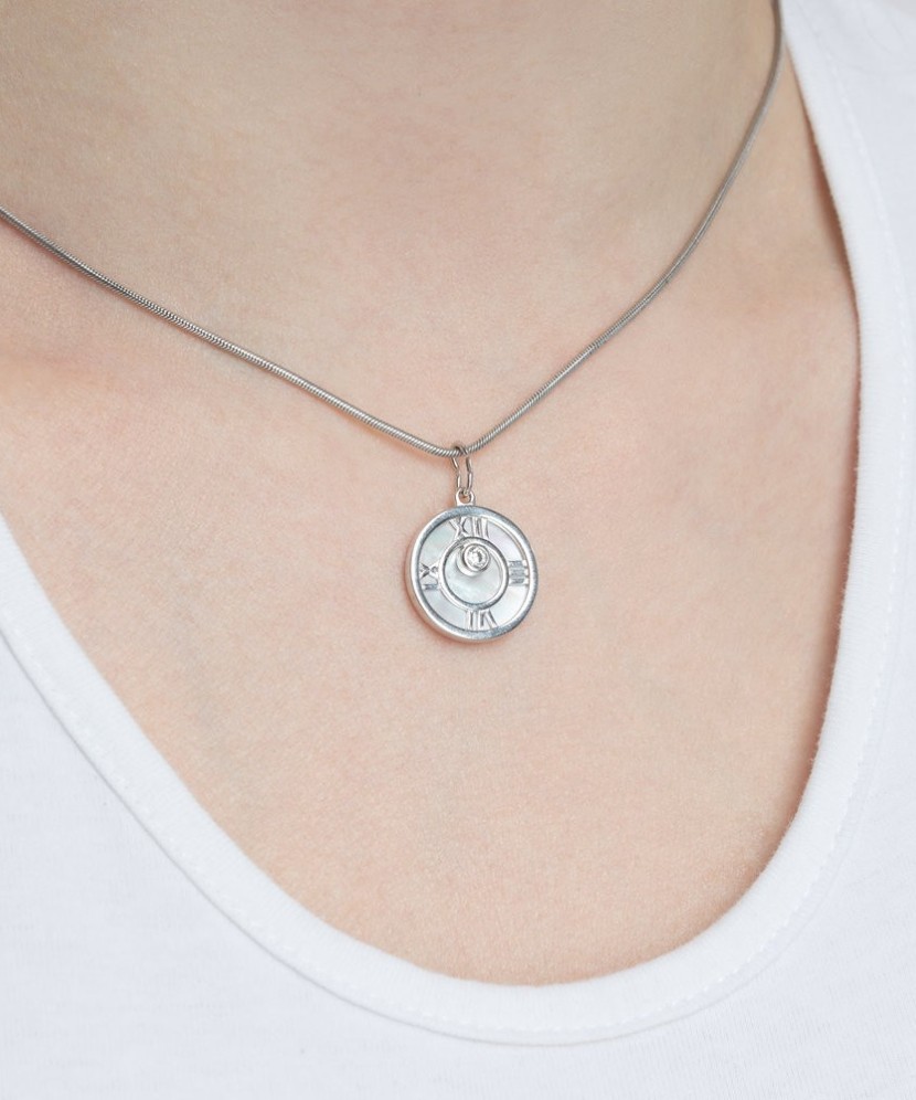 Серебряная подвеска с перламутром и цирконом