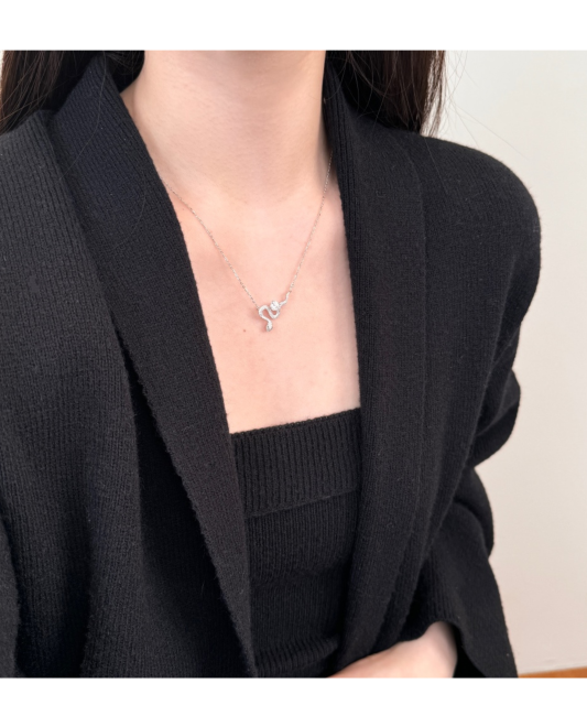 Серебряная цепочка с подвеской из циркона