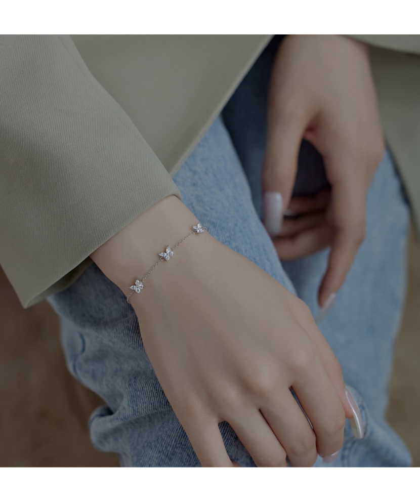 Sudraba rokassprādze ar cirkonijiem