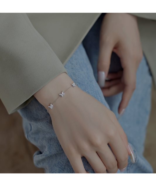 Sudraba rokassprādze ar cirkonijiem