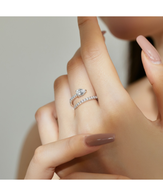 Sudraba gredzens ar cirkonijiem