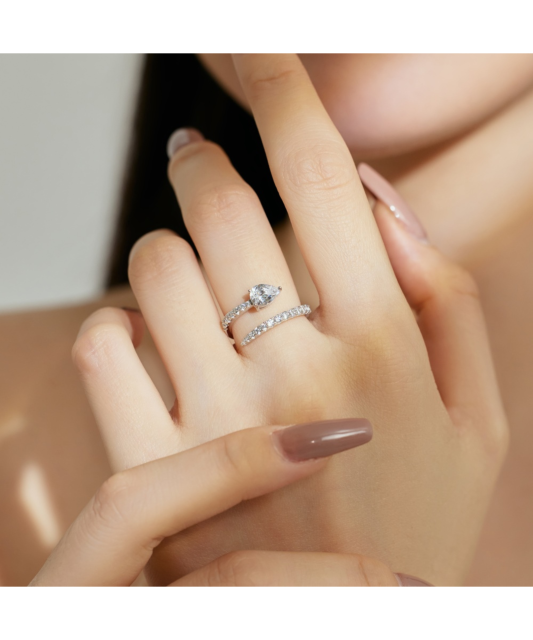 Sudraba gredzens ar cirkonijiem