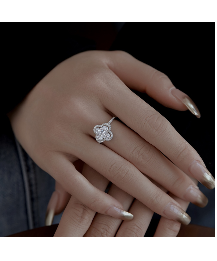 Sudraba gredzens ar cirkonijiem