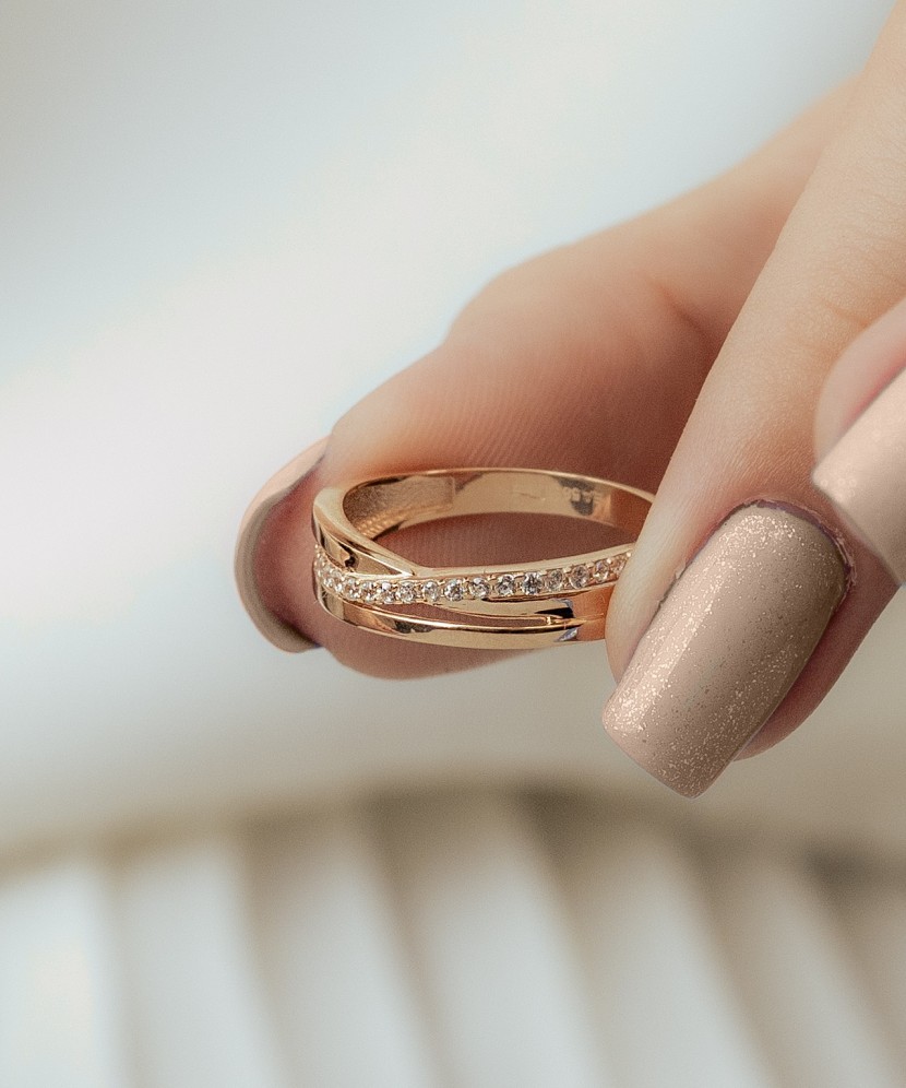 Zelta gredzens ar cirkonijiem