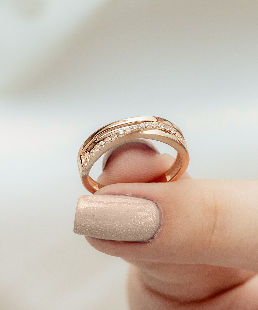 Золотое кольцо с цирконами