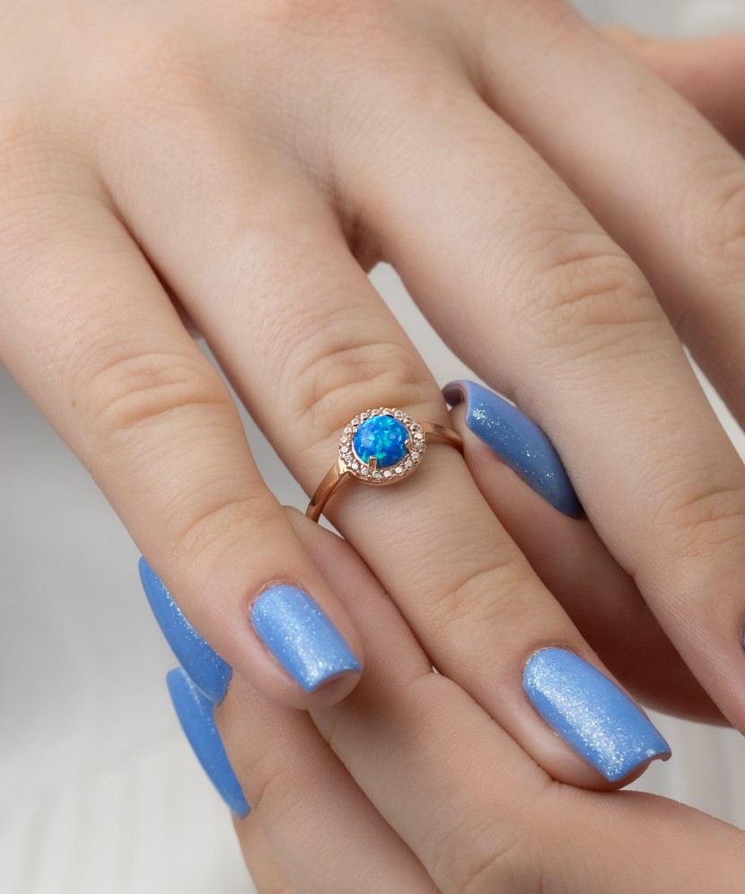 Золотое кольцо с цирконами и опал