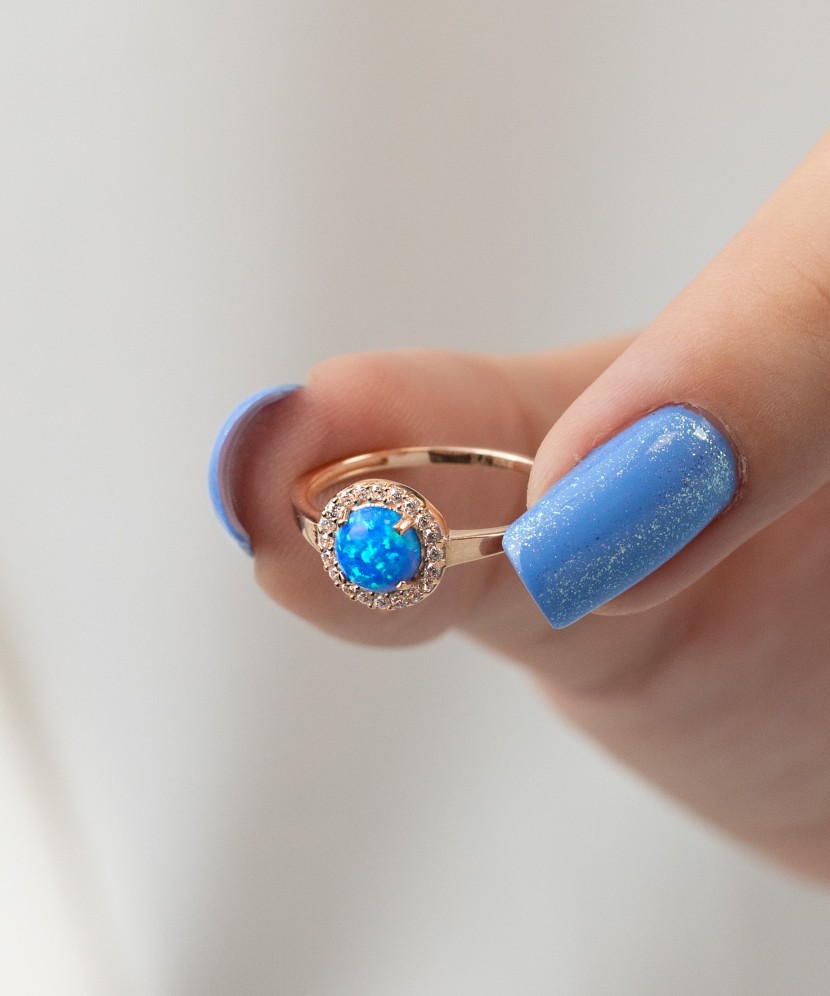 Золотое кольцо с цирконами и опал