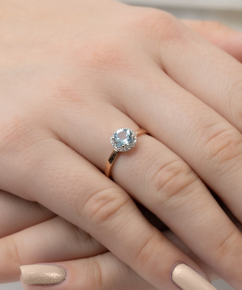 Zelta gredzens ar cirkonijiem