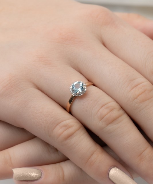 Zelta gredzens ar cirkonijiem