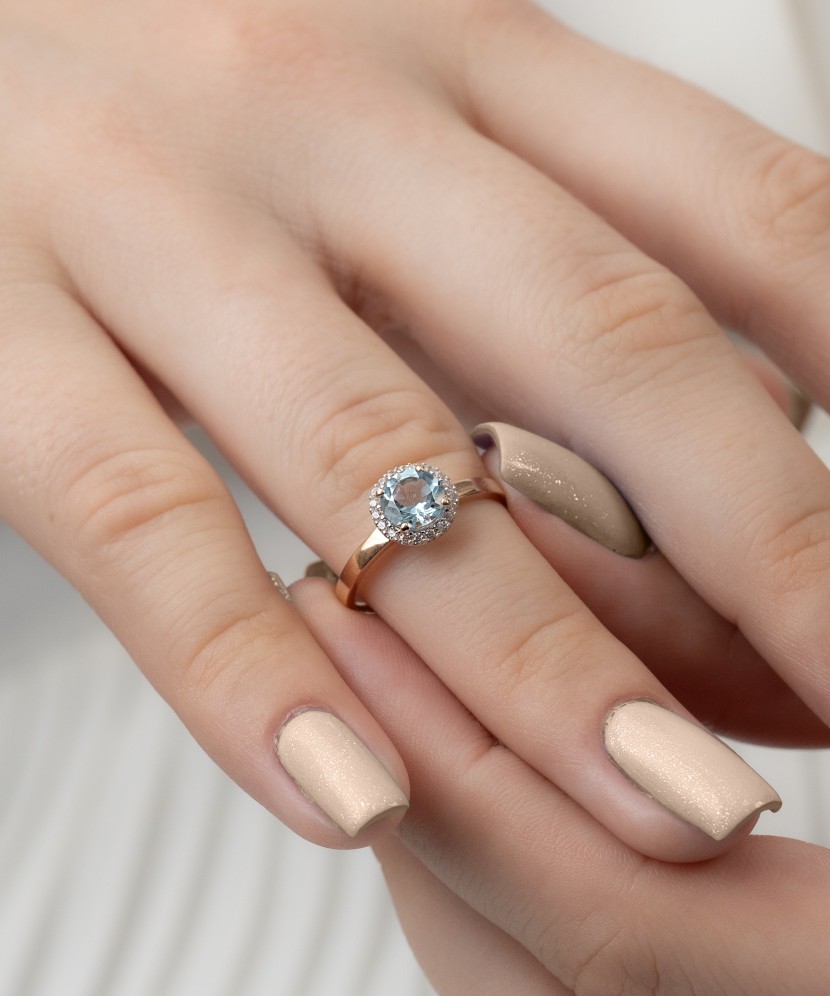 Золотое кольцо с цирконами