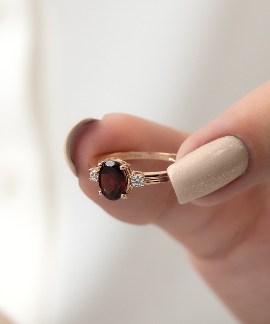 Zelta gredzens ar granātu un cirkonijiem