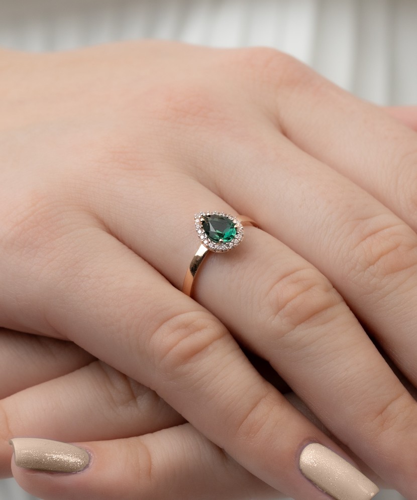 Zelta gredzens ar cirkonijiem