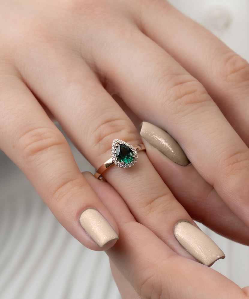 Zelta gredzens ar cirkonijiem