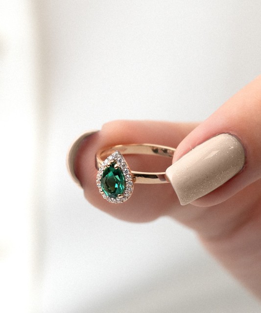 Zelta gredzens ar cirkonijiem