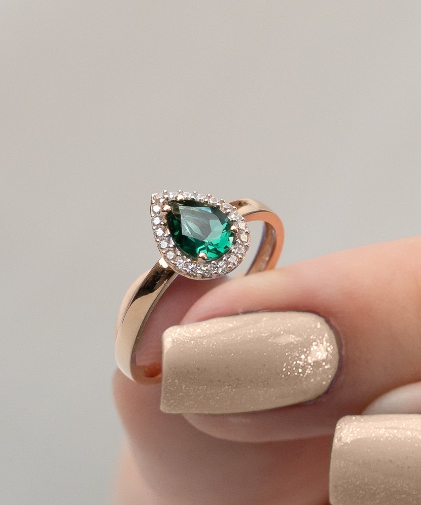 Zelta gredzens ar cirkonijiem