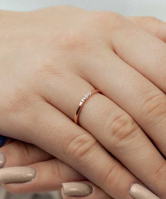 Zelta gredzens ar cirkonijiem