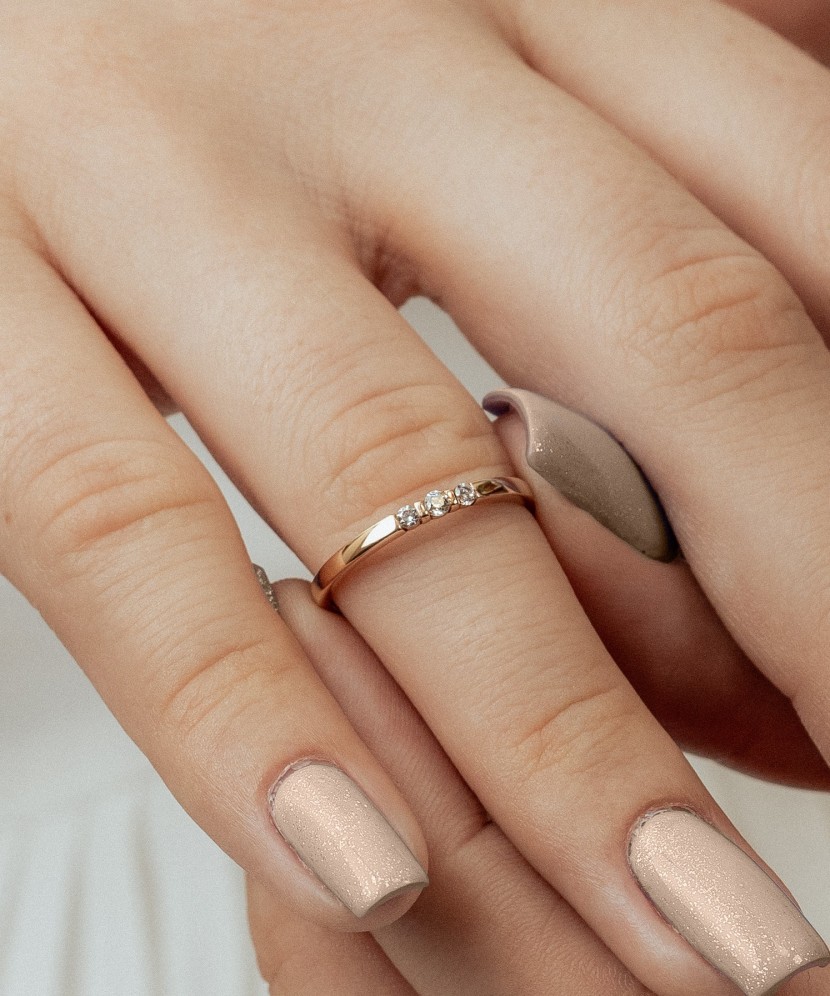 Zelta gredzens ar cirkonijiem