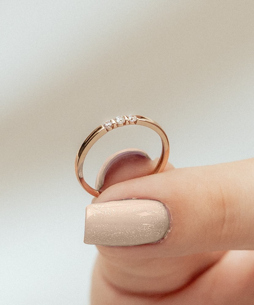 Zelta gredzens ar cirkonijiem