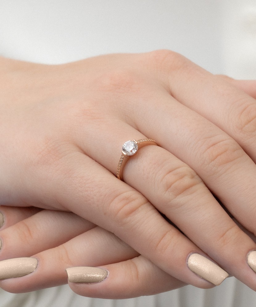 Zelta gredzens ar cirkonijiem