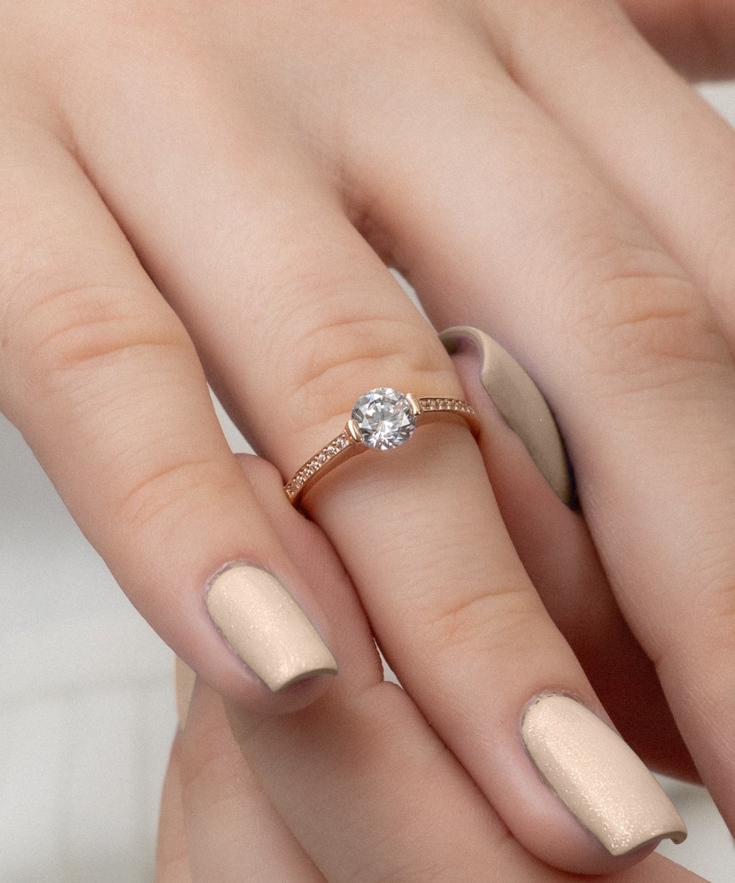 Zelta gredzens ar cirkonijiem