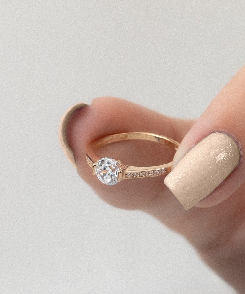 Zelta gredzens ar cirkonijiem