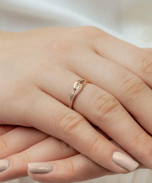 Золотое кольцо с цирконами