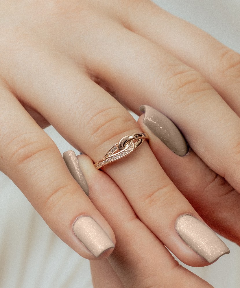 Zelta gredzens ar cirkonijiem