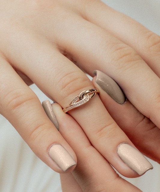 Золотое кольцо с цирконами