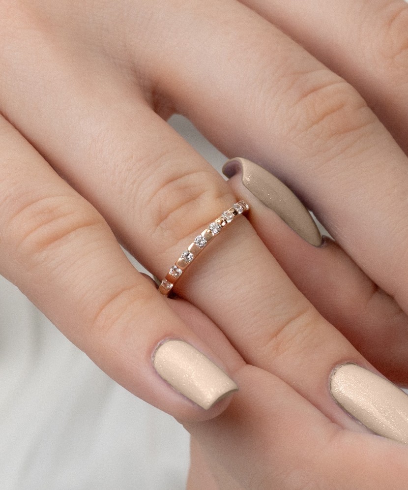 Золотое кольцо с цирконами