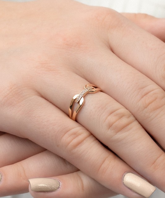 Zelta gredzens ar cirkonijiem