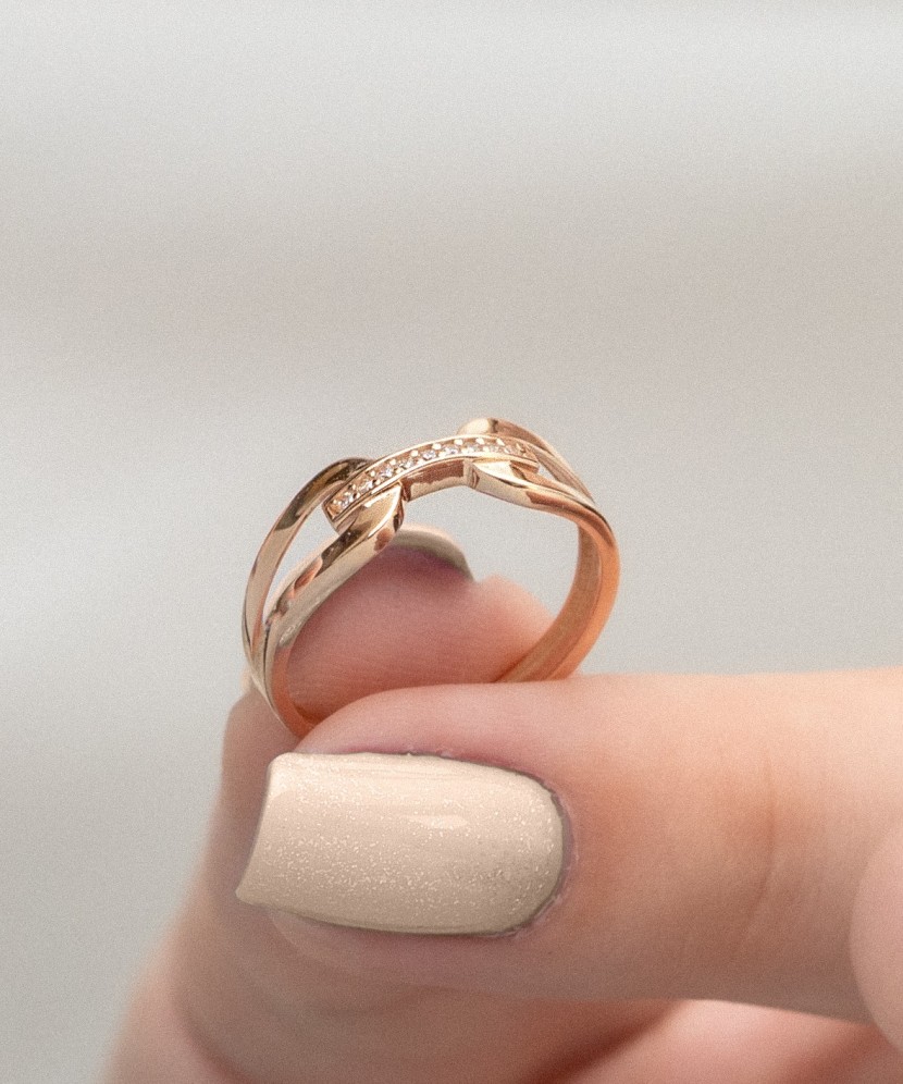 Zelta gredzens ar cirkonijiem