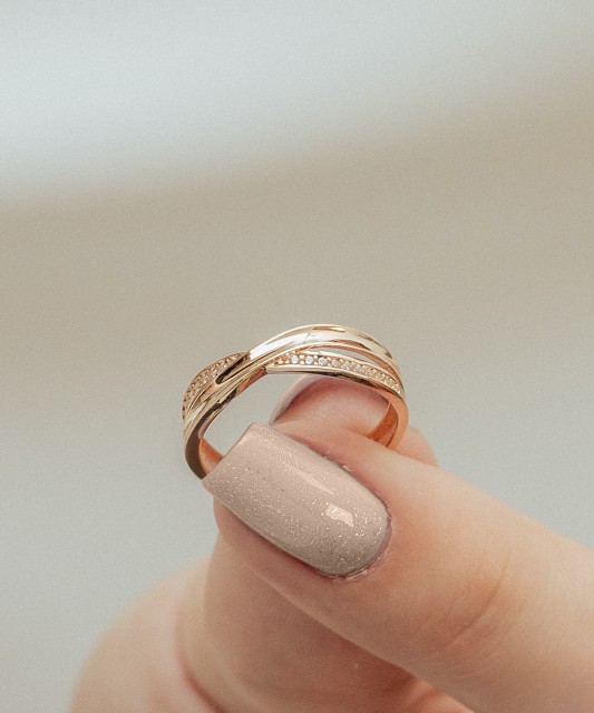 Zelta gredzens ar cirkonijiem