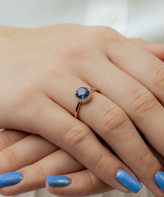 Zelta gredzens ar cirkonijiem