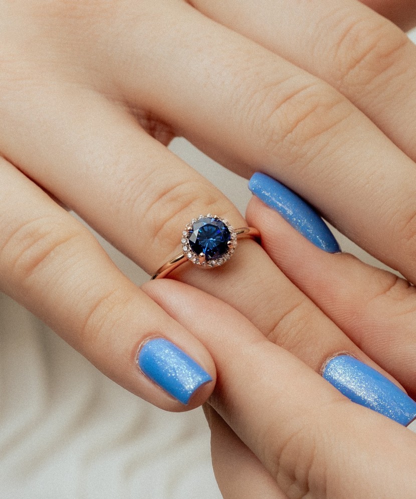 Zelta gredzens ar cirkonijiem