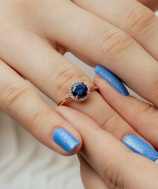 Zelta gredzens ar cirkonijiem