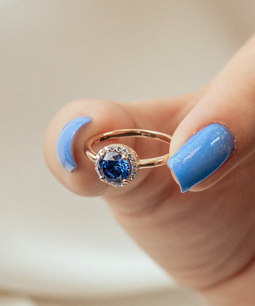 Zelta gredzens ar cirkonijiem