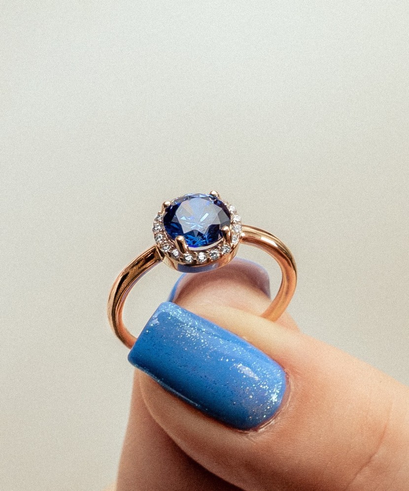 Zelta gredzens ar cirkonijiem