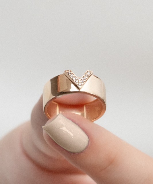 Золотое кольцо с цирконами