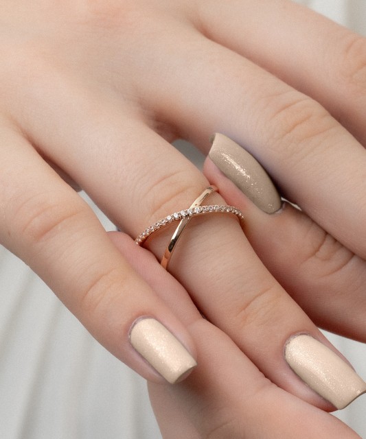 Zelta gredzens ar cirkonijiem