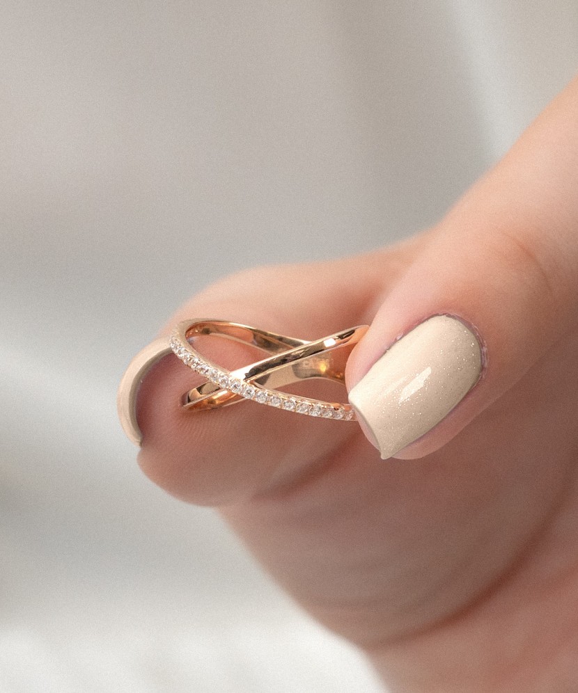 Zelta gredzens ar cirkonijiem