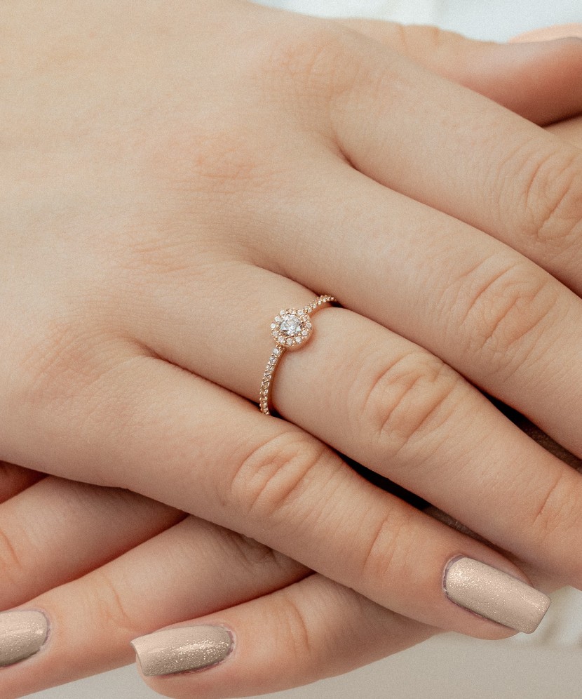 Zelta gredzens ar cirkonijiem