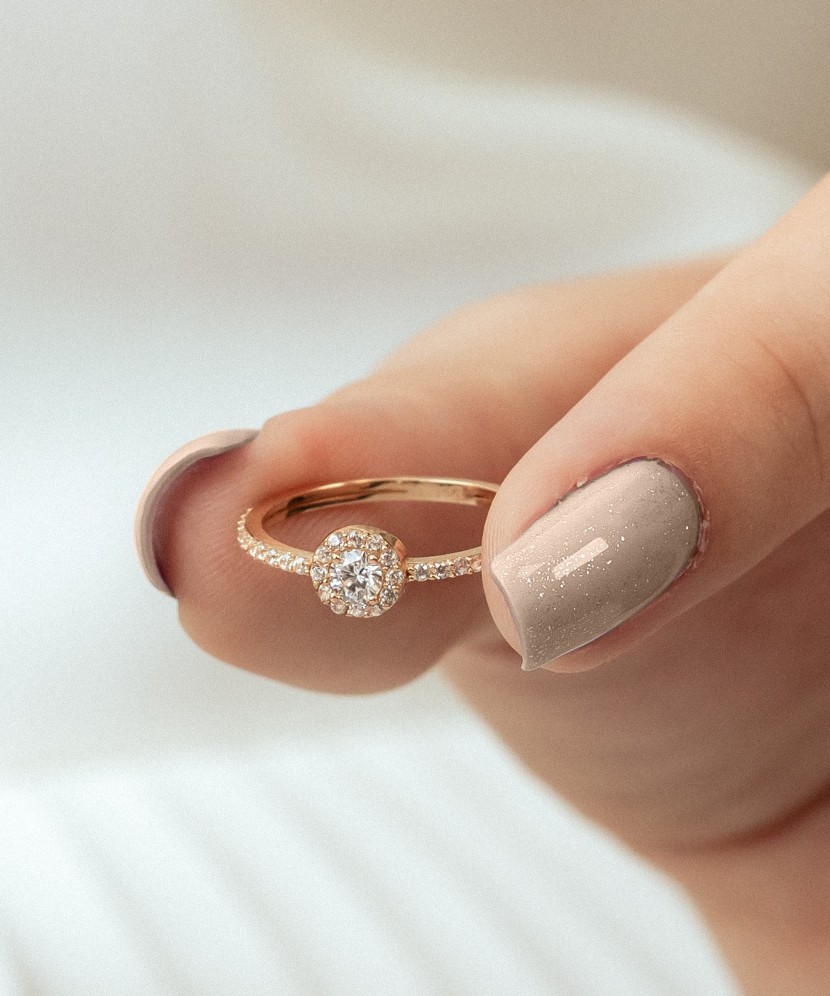 Zelta gredzens ar cirkonijiem