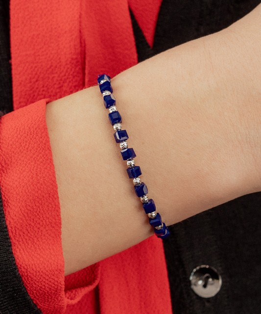 Melnā diega rokassprādze ar sudrabu un oniksiem